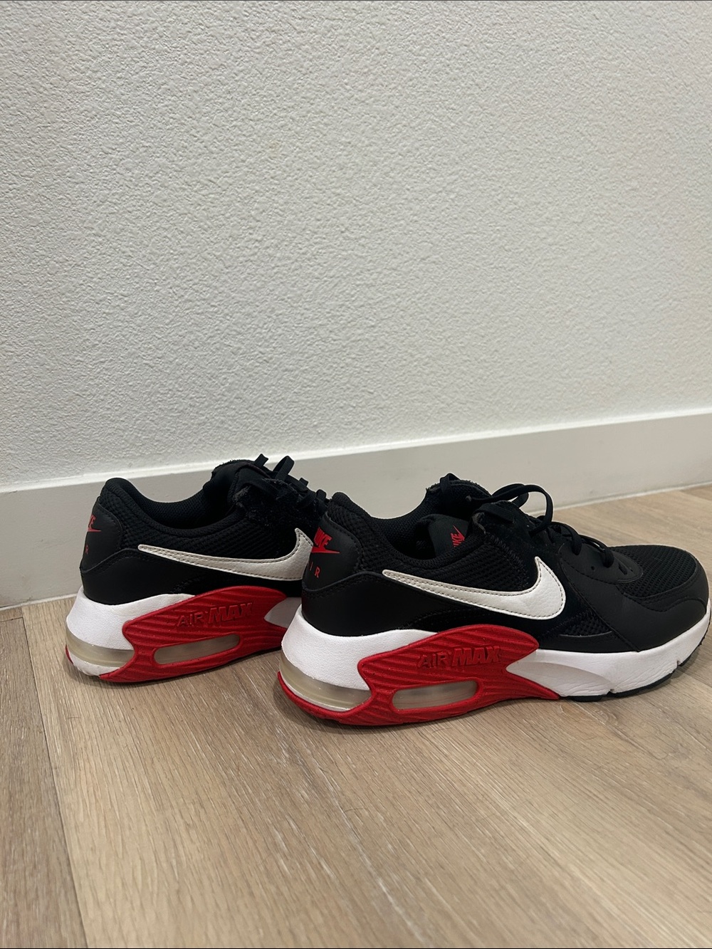 Nike Air Max Black White Red Low-Top Sneakers